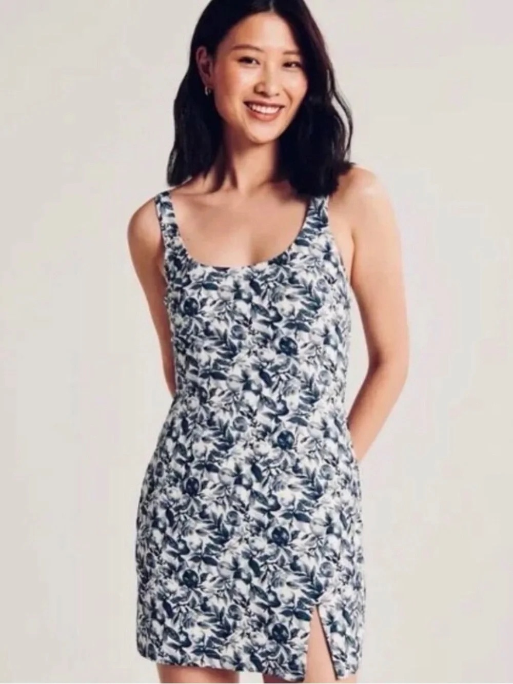 Abercrombie & Fitch 90s Mini Slip Dress in Olive Print